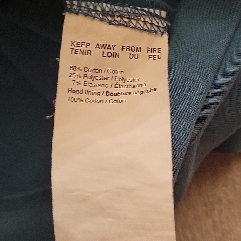 puma blue hoodie sweatshirt. Two side pockets. Size says Large. - Picture 7 of 7